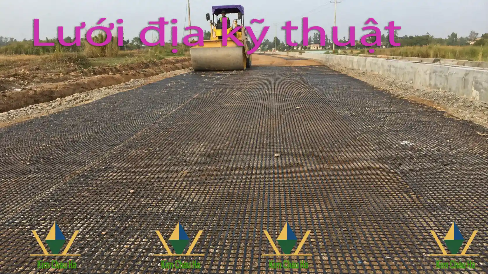 Thi công lưới địa kỹ thuật gia cố nền đường tại Quảng Ngãi với máy lu lèn hoàn thiện bề mặt